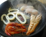 Foto del paso 2 de la receta: Parrillada de pescado y marisco