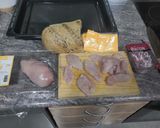 Foto del paso 1 de la receta: Rebanada de pan con pechuga, bacon y cheddar