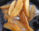Gambar langkah 2 resipi Homemade Cheesy Wedges.