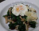 Foto del paso 7 de la receta: Wok de espinacas y shimeji con huevo poché