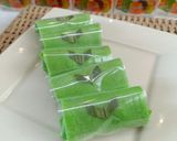 Foto langkah ke 3 dari resep Dadar Gulung Jelly.