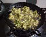 A picture of step 2 of Methi na Gota with Dhaniya Phudina Chutney.