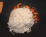 Foto del paso 3 de la receta: Noodles con langostinos al estilo asiático