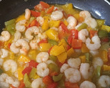 Foto del paso 4 de la receta: Espaguetis carbonara vegetal con gambas