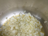 Lentejas al curry con verduras y manzana en olla a presión