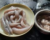 A picture of step 1 of Dry prawns masala.