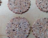 Foto del paso 2 de la receta: Galletitas crackers integrales, de queso