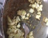 आलू गोभी की सब्ज़ी, काले चने की सब्ज़ी और पंराठे रेसिपी चरण 4 फोटो
