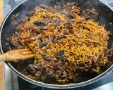 A picture of step 14 of Chinese Noodles with Porcini Mushrooms and Carrot.