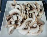 Foto del paso 2 de la receta: Pechugas de pollo en salsa de champiñones c/Pedro Ximénez blanco