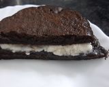 A picture of step 5 of Oreo sandwich cake.