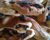 Foto del passaggio 3 della ricetta Pani Ca' Alivi nivuri...pane con le olive nere.