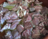Foto del paso 2 de la receta: Estofado de jabalí con patatas