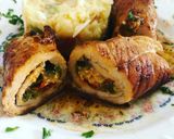Foto del paso 10 de la receta: Rollitos de lomo rellenos de verdura y guarnición de ensalada campera