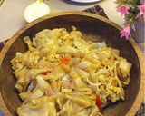Foto langkah ke 3 dari resep Kwetiau pangsit goreng.