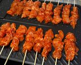 Foto langkah ke 3 dari resep Sate merah pedas manis.