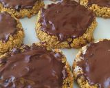 Foto del paso 4 de la receta: Galletas o Tartitas De Avena  Con Dulce Y Chocolate