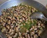 A picture of step 5 of Lobia usal in green masala.