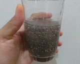 Foto langkah ke 1 dari resep Es jeruk peras chiaseed.