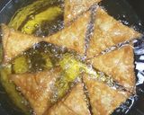 A picture of step 5 of Beef samosas.