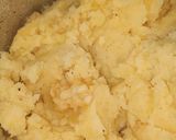 Foto del paso 3 de la receta: Cubos de hígado encebollados con puré