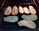 Foto del paso 1 de la receta: Berenjenas rellenas de atún