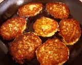 Zabpelyhes cukkini tócsni recept fázis 2 fotója