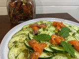 Carpaccio de pepino con trucha ahumada