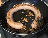 Une image de l'étape 10 de Saucisse à l'ancienne aux trois tomates, ail fumé, oignon de roscoff et romarin frais.