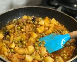 A picture of step 4 of Muri Ghonto: Bengali Yellow Rice with Fish Head.