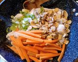 Foto del paso 5 de la receta: Sopa ramen de pollo y verduras