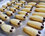 Foto langkah ke 5 dari resep Kue Ulat Sagu.