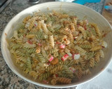 Foto del paso 4 de la receta: Ensalada tricolor de hélices vegetales
