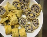 Hình bước làm 4 của món Trứng cuộn thịt