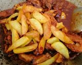 Gambar langkah 7 resipi Ayam Masak Kicap Dengan Kentang.