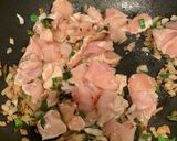 Foto del paso 1 de la receta: Pollo suave al verdeo con papas