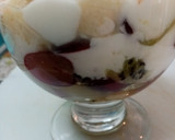 Foto del paso 1 de la receta: Fruta del tiempo maceradas en zumo de naranja con yogurt