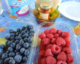 Foto del paso 1 de la receta: Yogur con frutos del bosque y miel 🍯