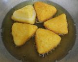 Foto langkah ke 6 dari resep Roti Goreng Segitiga.