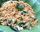 Foto langkah ke 5 dari resep Mie goreng simpel.