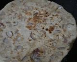 A picture of step 5 of Onion paratha.