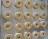Foto langkah ke 3 dari resep Donat kukis almond.