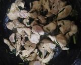 Foto del paso 1 de la receta: Pan pita relleno con pollo al ajillo