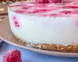 Foto del paso 5 de la receta: Tarta fría de kéfir con base de almendra