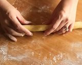 Foto langkah ke 4 dari resep Cookies Putri Salju Devina Hermawan.