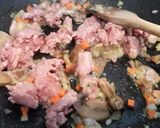 A picture of step 2 of Pappardelle al ragù di salsiccia e funghi.