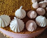 Pisztácia piskótás, eperhabos torta gluténmentesen recept fázis 11 fotója