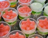 Foto langkah ke 5 dari resep Puding Cup Rainbow.