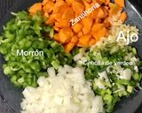 Foto del paso 1 de la receta: Estofado de pollo