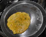 बटाटा मटार चिझ पराठे (Batata Matar Cheese Parathe Recipe In Marathi) रेसिपी स्टेप 3 फोटो 